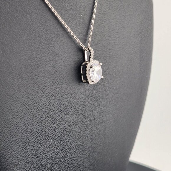 New 925 Silver White Gem Necklace – Classic & Eye-Catching Design - Picture 4 of 5